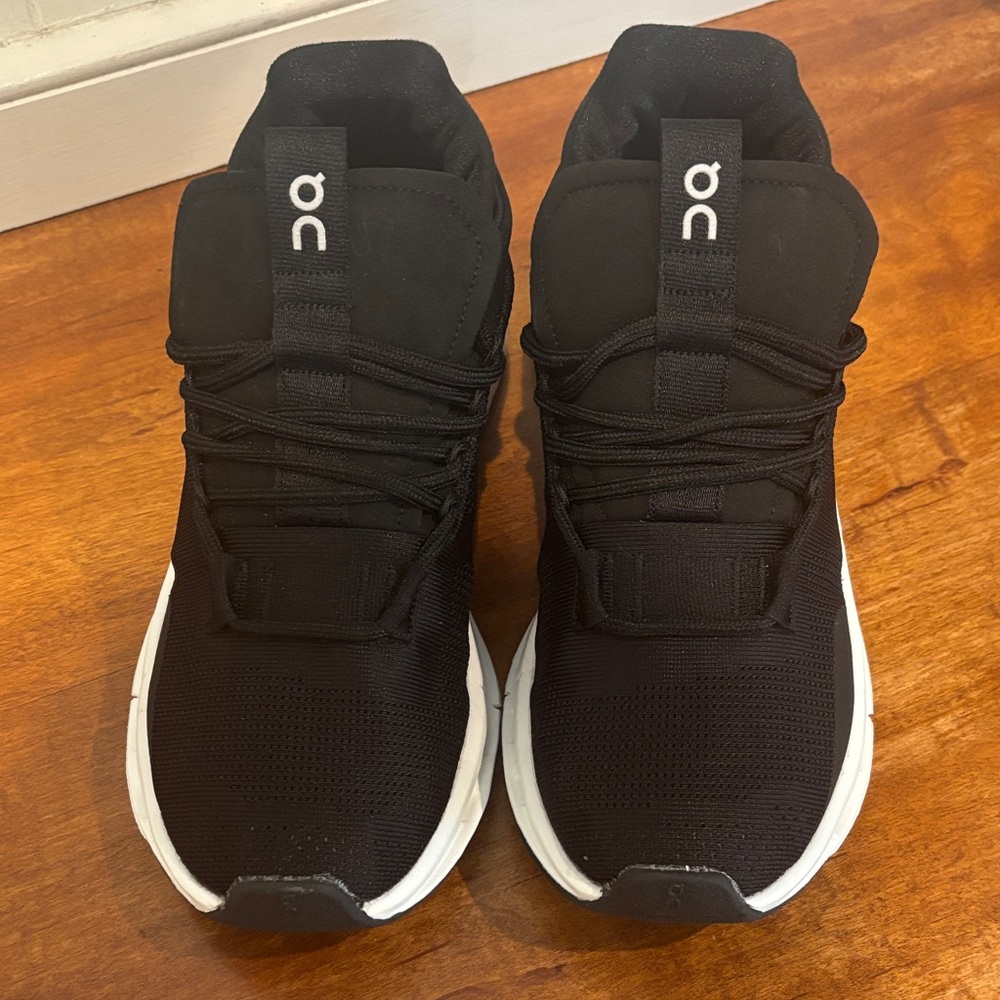 On Running Women’s size 6.5 Black and White Sneakers